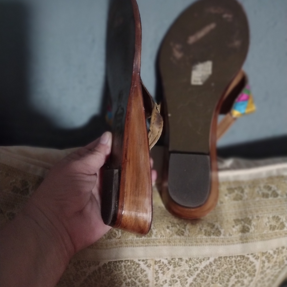 Sandals - Picture 2 of 3